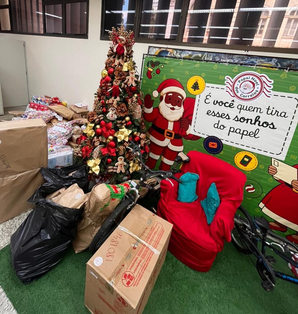 Leia mais sobre o artigo Adcap/RS adota cartinhas do Papai Noel dos Correios